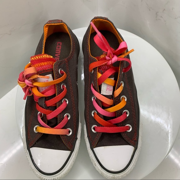 Converse 5-tongue All-Stars Chuck Taylors. Size 4/men, size 6/women - Picture 2 of 8